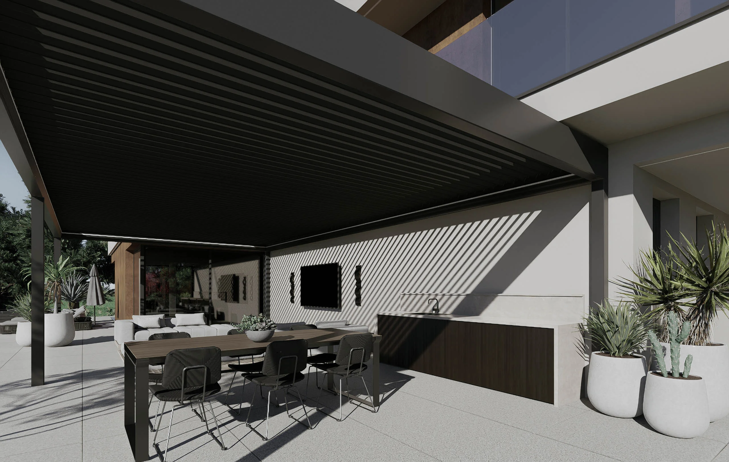 Duży ogród przy stawie