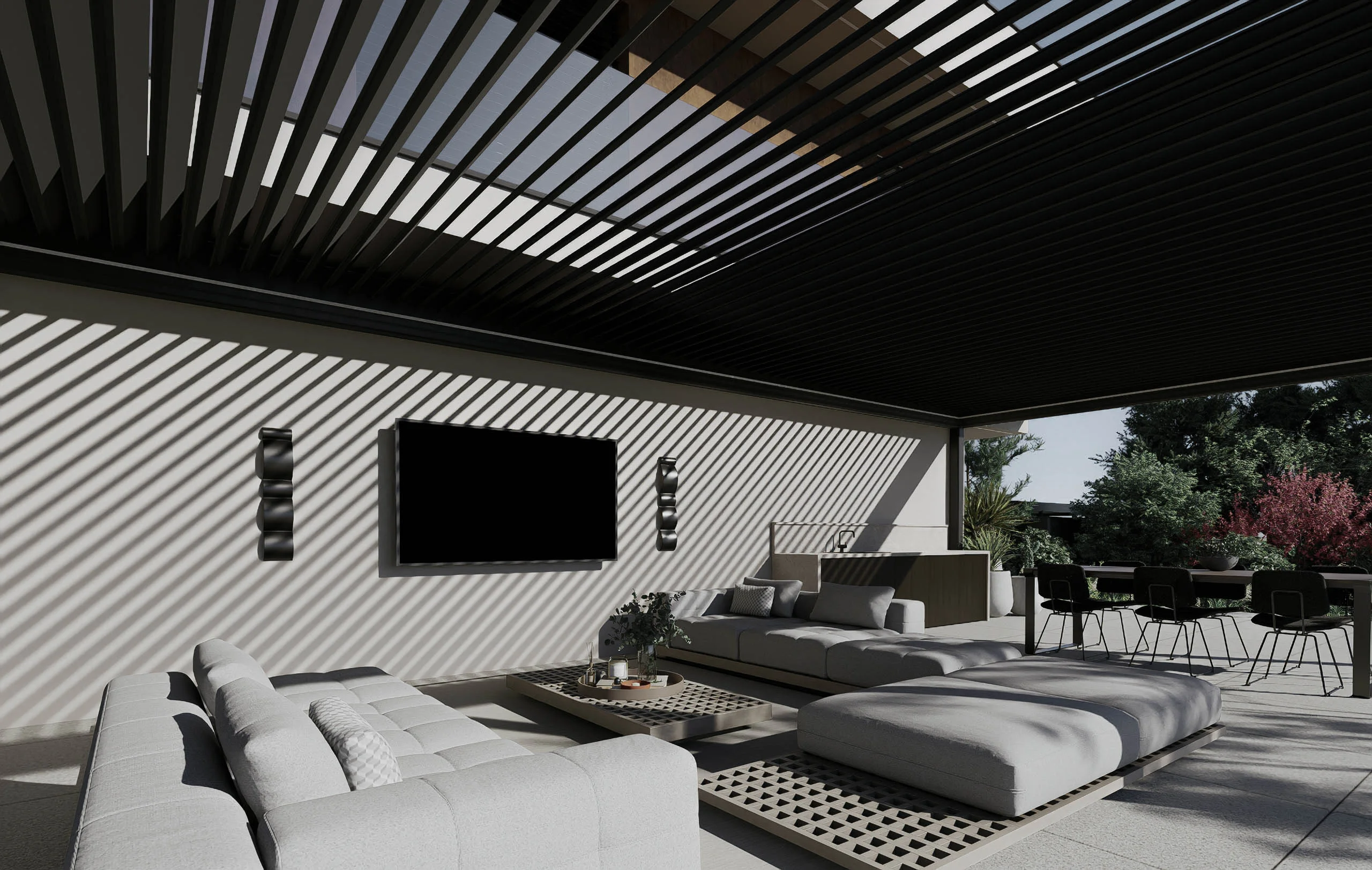 Duży ogród przy stawie